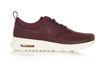 Zapatillas 'Air Max Thea Premium' de piel. Son de Nike y cuestan 130 euros.