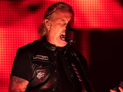 James Hetfield, vocalista de Metallica, en el escenario del Olympic Stadium; parte de su &quot;World-Wired-Tour&quot;. Munich, Germany. Agosto 23, 2019.