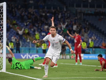 Ciro Immobile celebra tras marcar el segundo gol contra Turquía.