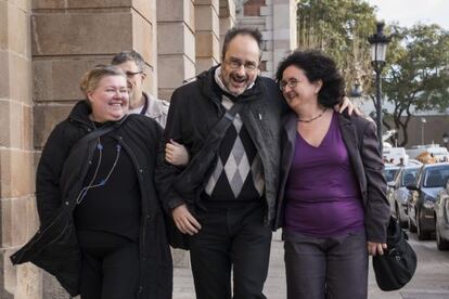 Antonio Ba&ntilde;os, diputado de la CUP, a su llegada ayer al Parlament.