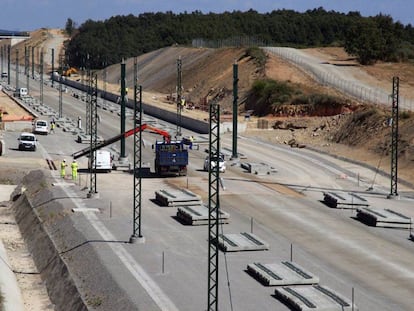 Obras del tramo ferroviario de alta velocidad Madrid-Galicia, entre Zamora y Sanabria, el pasado septiembre. 