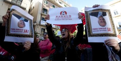 Trabajadores de RTVV, en la concentración a las puertas del Palau de la Generalitat.