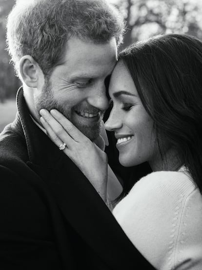 Uma das imagens da sessão fotográfica de Alexi Lubomirski para o príncipe Harry e Meghan Markle.