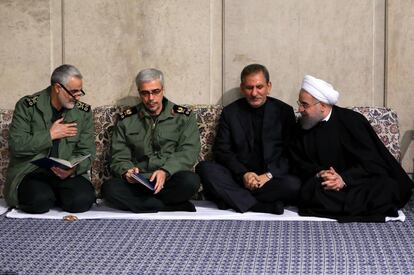 El jefe del Estado Mayor de las Fuerzas Armadas de la Rep&uacute;blica Isl&aacute;mica de Ir&aacute;n Mohammad Bagheri, el primer vicepresidente iran&iacute; Ishak Cihangiri, el presidente iran&iacute; Hassan Rouhani y el general de divisi&oacute;n Qasem Soleimani. 