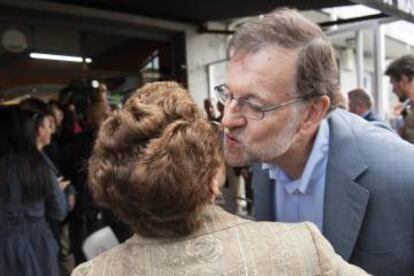 Rajoy greeted supporters in Avión, Ourense on Tuesday.