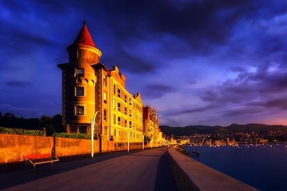 Atardecer en el barrio de Neguri, en la localidad de Getxo (Bizkaia).