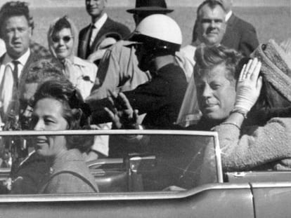 O presidente John F. Kennedy em Dallas pouco antes de morrer