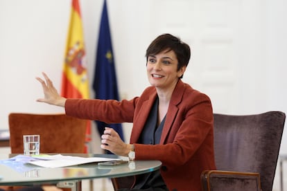 Isabel Rodríguez, ministra de Vivienda y Agenda Urbana, en su despacho del ministerio.
