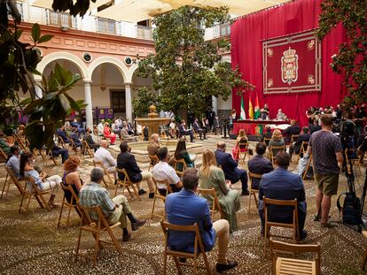 Pleno del Ayuntamiento de Granada para elegir al nuevo alcalde, este miércoles.