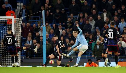 Haaland remata al primer palo el 3-1 del City ante el Copenhague.