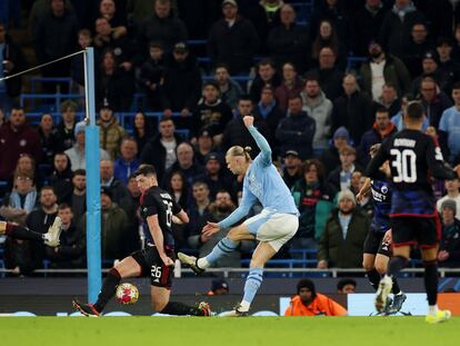 Haaland remata al primer palo el 3-1 del City ante el Copenhague.