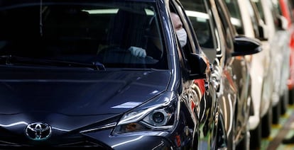 Empleados en una planta de Toyota en Francia. 