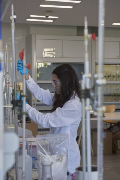 Interior del laboratorio de Alvinesa en Daimiel (Ciudad Real). 