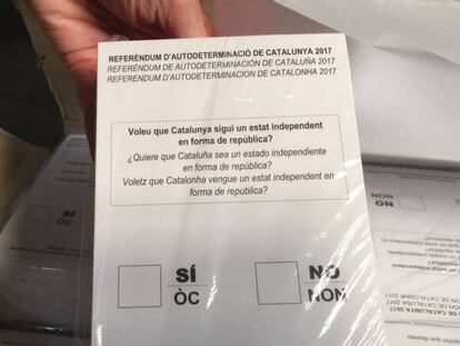 Paperetes confiscades per la Guàrdia Civil per al referèndum de l'1 d'octubre.
