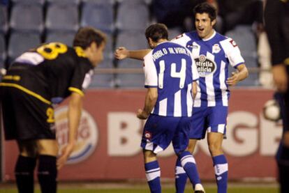 Pablo Álvarez y Saúl celebran uno de los goles del Deportivo.