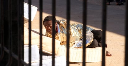 Uno de los subsaharianos que ha llegado al CETI de Melilla, tras saltar la valla por la zona de Beni-Enzar