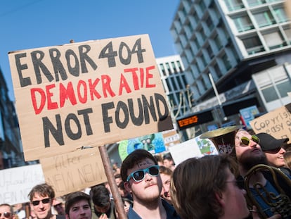 Manifestación en Alemania bajo el lema "Salva tu Internet" contra los filtros de subida de la prevista reforma de los derechos de autor de la UE, en marzo de 2019.