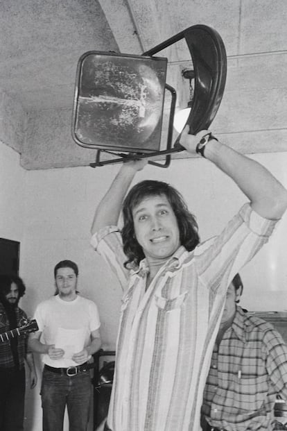 Un joven Chevy Chase en Nueva York en 1973.