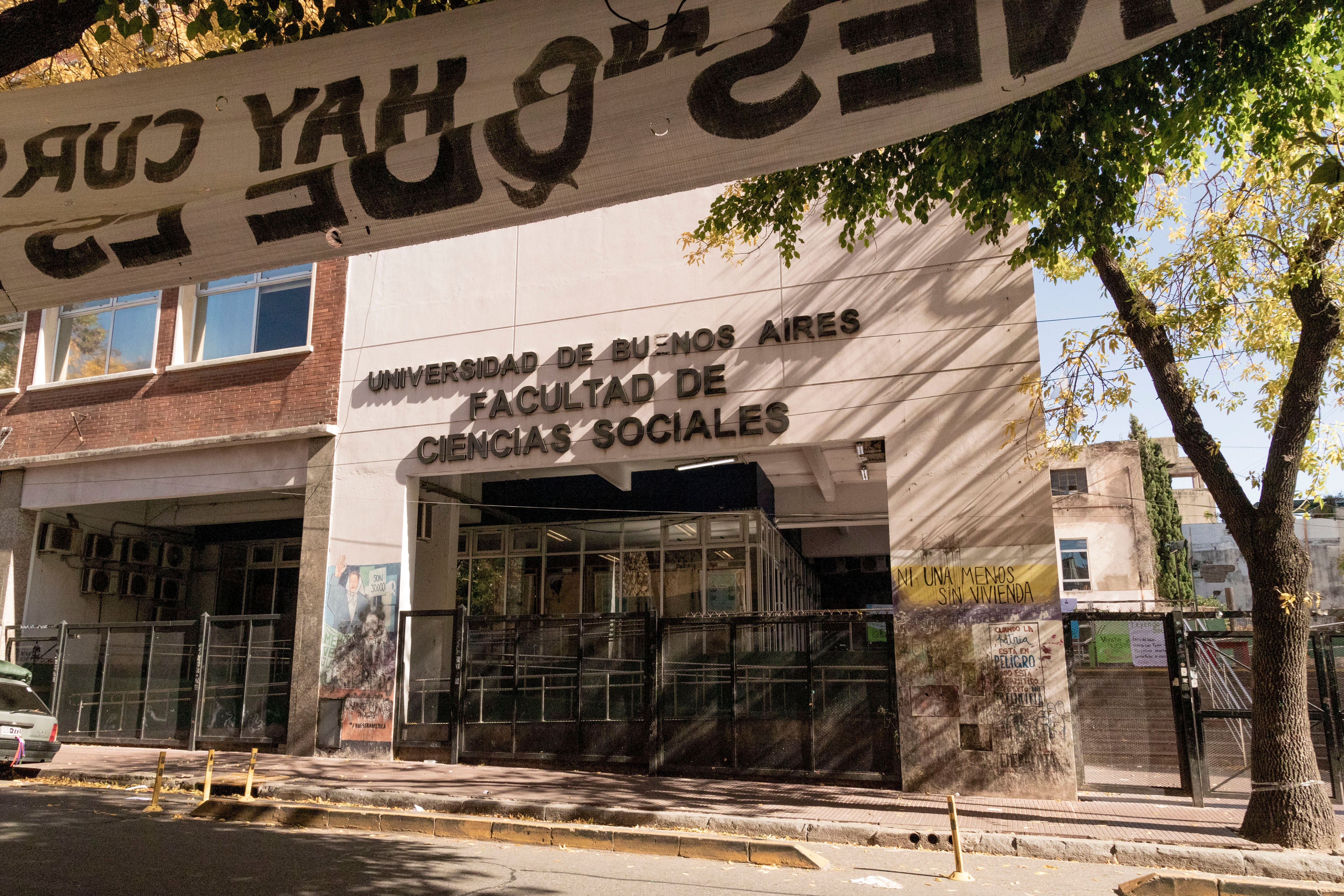 La sede de la facultad de Sociales de la UBA se sumó al paro nacional.