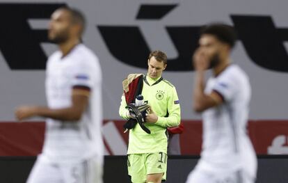 El portero alemán Manuel Neuer se muestra abatido tras encajar los seis goles.