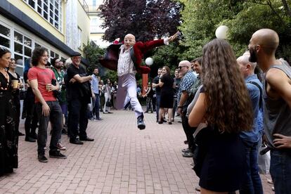 Representación de ‘Aperitivos shakesperianos’ en los jardines del Teatro de la Abadía.