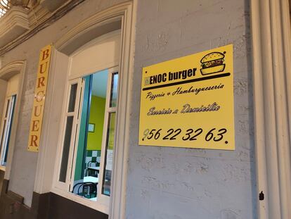 Nuevo cartel de la hamburguesería de Cádiz a la que McDonald's exigió cambiar el nombre en la fachada del establecimiento, en una imagen cedida por el local.