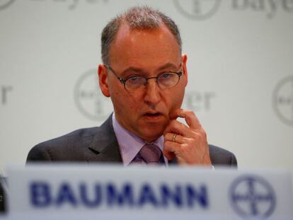 Werner Baumann, presidente de Bayer, este m&iacute;ercoles en la rueda de prensa en la sede de la farmac&eacute;utica en Leverkusen,