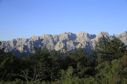 Atardecer en los Picos de Europa desde el mirador del puerto de Panderrueda.