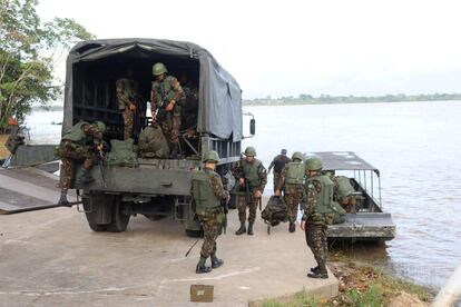 Para la búsqueda, la Marina desplegó un helicóptero, embarcaciones y una moto acuática. En tanto, el ejército movilizó a 150 militares especializados en ambiente de selva.