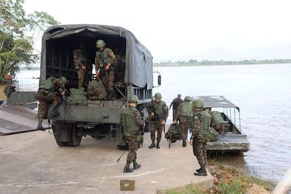 Para la búsqueda, la Marina desplegó un helicóptero, embarcaciones y una moto acuática. En tanto, el ejército movilizó a 150 militares especializados en ambiente de selva.