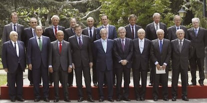 El presidente del Gobierno, Mariano Rajoy, junto a miembros del Consejo Empresarial de Competitividad, en mayo de 2014.