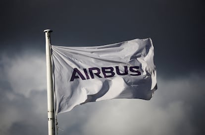 Logo de Airbus en una bandera.