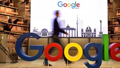 Logo de Google en sus nuevas oficinas de Berlín (Alemania). AFP 