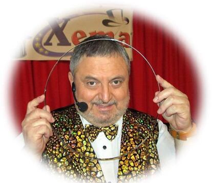 El concejal expedientado por el PP en Lleida abandonará la política para dedicarse más intensamente a su actividad artística como mago.