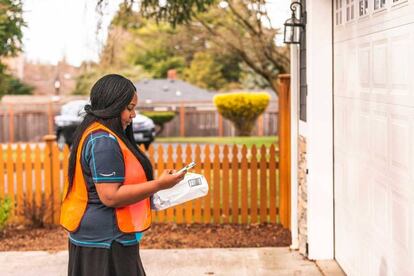 Los repartidores de Amazon ya pueden dejar los paquetes garajes indviduales