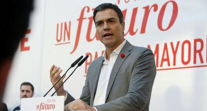 El candidato del PSOE a la Presidencia del Gobierno, Pedro Sánchez, durante su intervención en un mitin del PSOE en Elche.