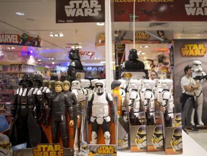 Los personajes de la nueva entrega de Star Wars, desplegados en un centro de El Corte Ingl&eacute;s