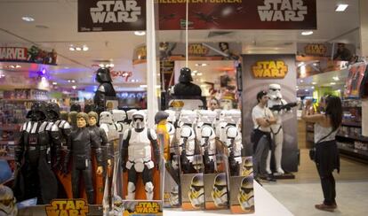 Los personajes de la nueva entrega de Star Wars, desplegados en un centro de El Corte Inglés