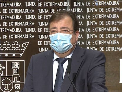 Guillermo Fernández Vara, presidente de la Junta de Extremadura, en rueda de prensa en Mérida.
 