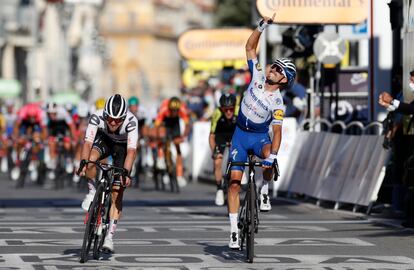 Alaphilippe, tras ganar la segunda etapa del Tour.