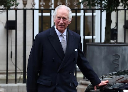 Carlos III, en enero de 2024 a su salida de la London Clinic tras recibir un tratamiento para la próstata.