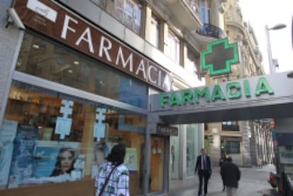 Una farmacia en la Gran V&iacute;a madrile&ntilde;a.