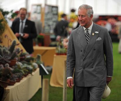 El pr&iacute;ncipe Carlos en una muestra floral en Sandringham, en julio pasado. 