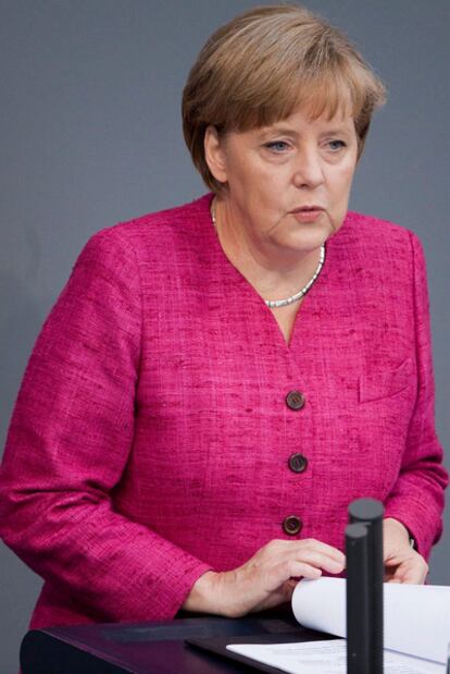 Angela Merkel, interviene ante el Bundestag (Parlamento alemán), en Berlín (Alemania), hoy, jueves 9 de junio de 2011