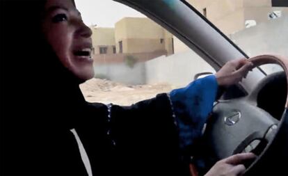 Una mujer saudí, al volante de un vehículo.
