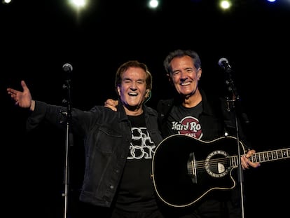 Manuel de la Calva y Ramón Arcusa, el Dúo Dinámico, durante un concierto en Sitges en 2019. Foto, Daniel Portes.