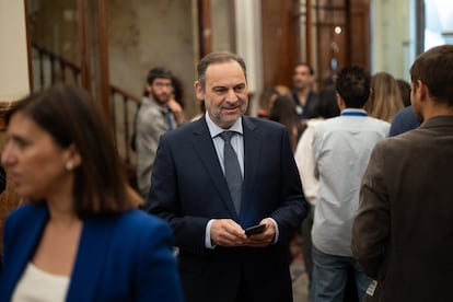 El exministro de Transportes y diputado del Grupo Mixto José Luis Ábalos llega a una sesión plenaria, en el Congreso de los Diputados, a 8 de mayo de 2025, en Madrid (España).
Alejandro Martínez Vélez / Europa Press
08/05/2025