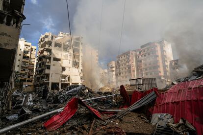 Daños causados un una zona residencial tras un bombardeo israelí en Beirut, este martes. 