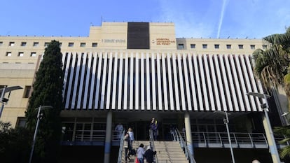 Hospital Doctor Peset de Valencia, en el que se ha reimplantado la obligatoriedad de la mascarilla.