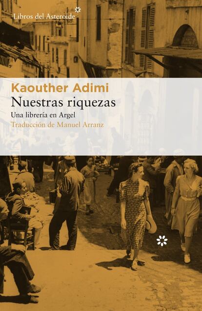 Un joven escritor regresa en 1935 a Argel desde París con la idea de fundar una librería y una editorial, que bautiza como Las Verdaderas Riquezas y se convierte en lugar de encuentro de futuros escritores. La autora, Kaouther Adimi, rescata en Nuestras riquezas. Una librería en Argel (Libros del Asteroide, 18,95 euros) del olvido la figura del editor Edmond Charlot. Este ambiente literario no exime al editor de verse zarandeado por los infortunios de la historia: en vísperas de la Segunda Guerra Mundial, una revuelta estalla en Argelia. Una novela en la que pasado y presente, realidad y ficción conviven para relatar una historia de amor por los libros.